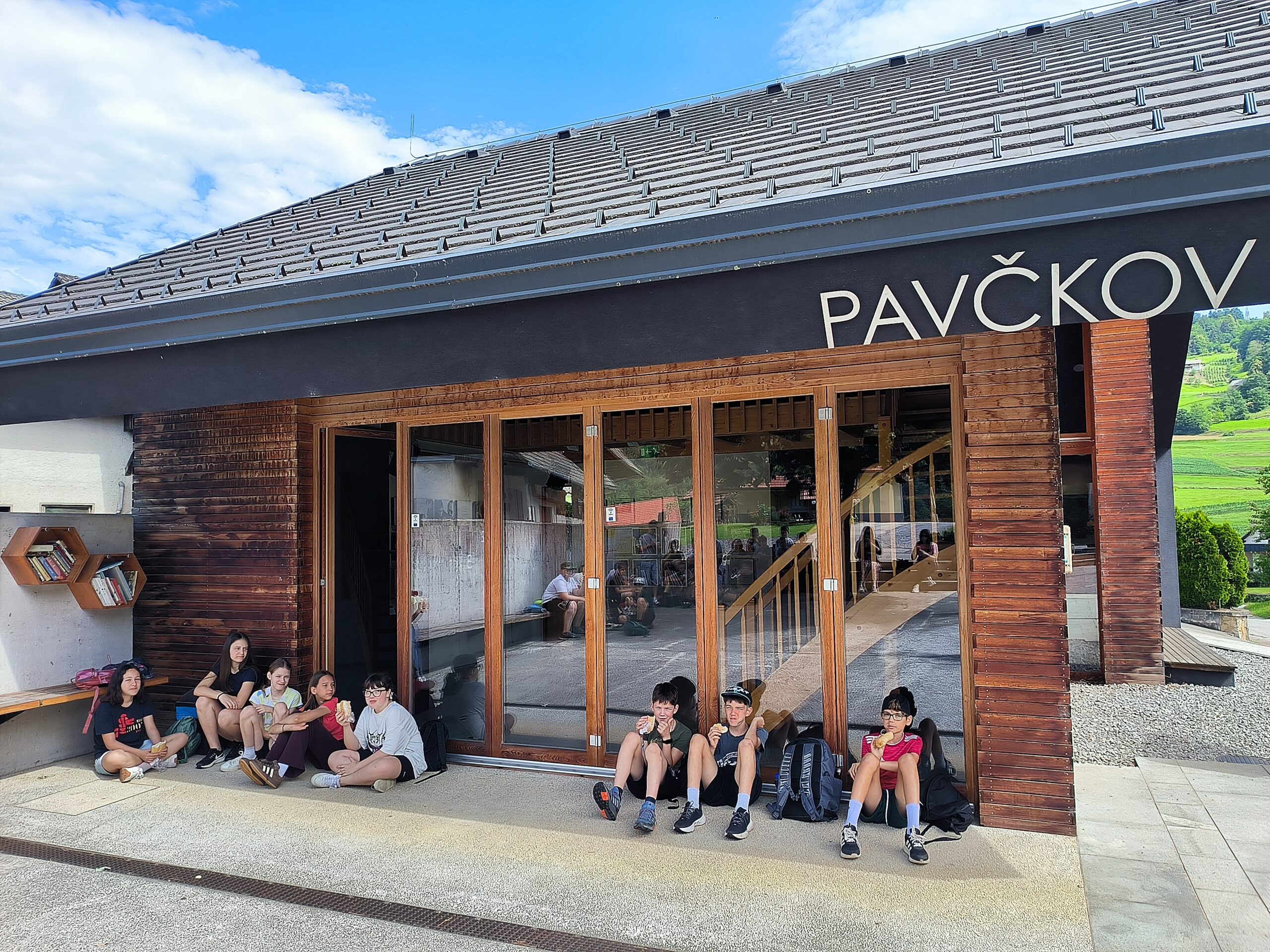 Iz Šmihela v Pavčkovo rojstno vas