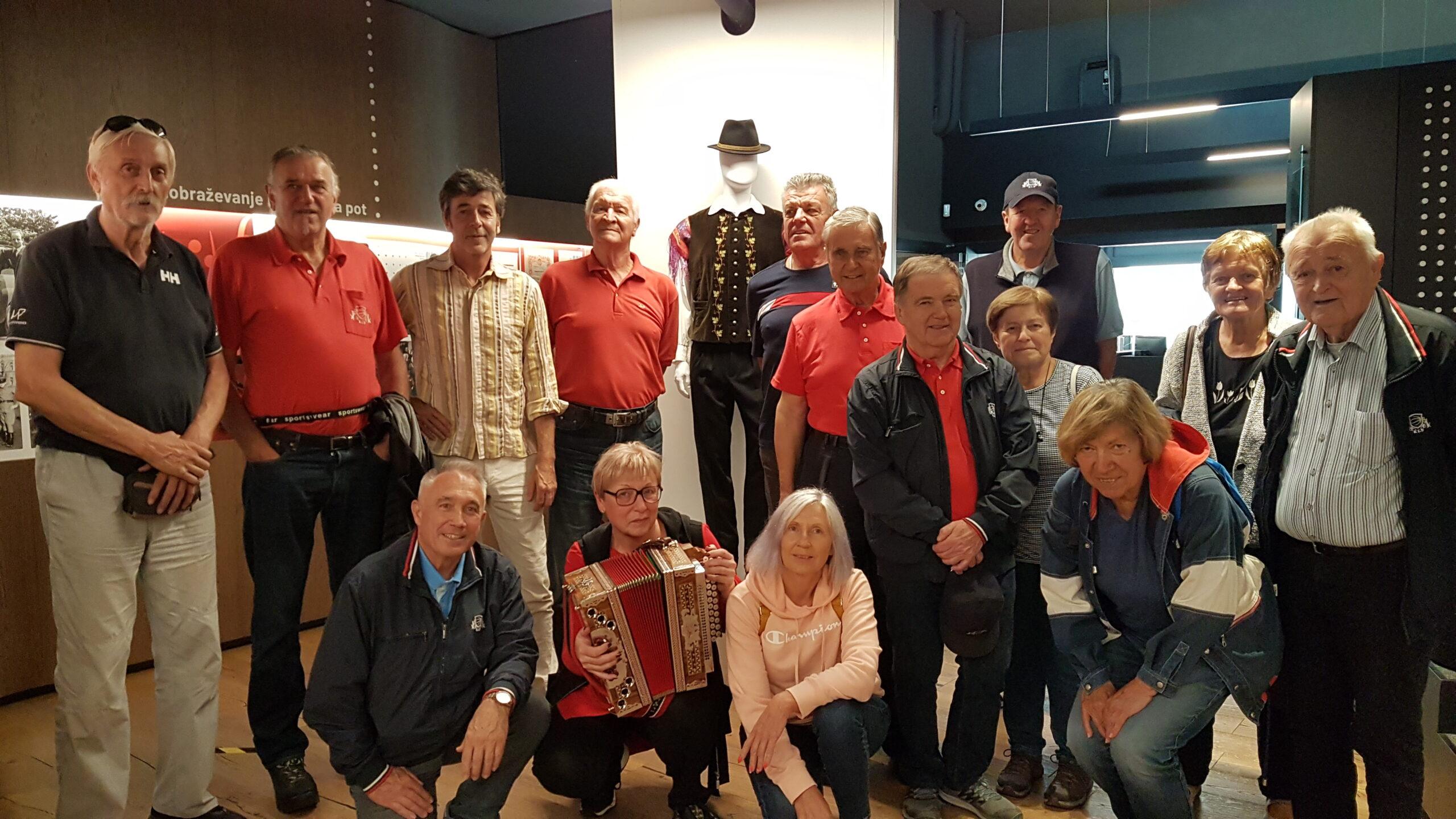 FRANCI KEK S SKRITO KAMERO?