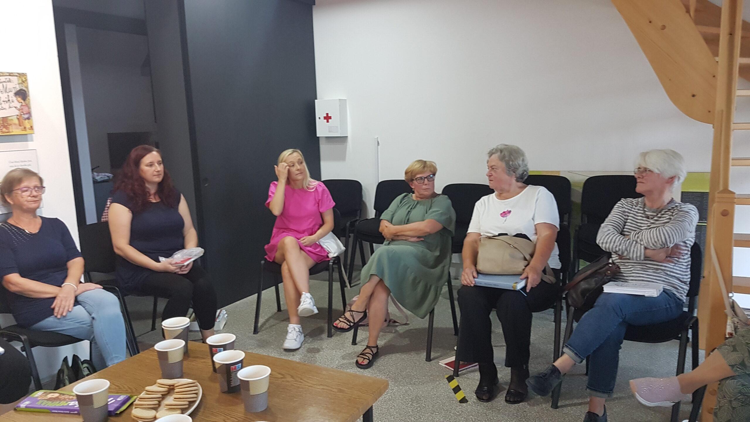 BRALNI KLUB V PAVČKOVEM DOMU