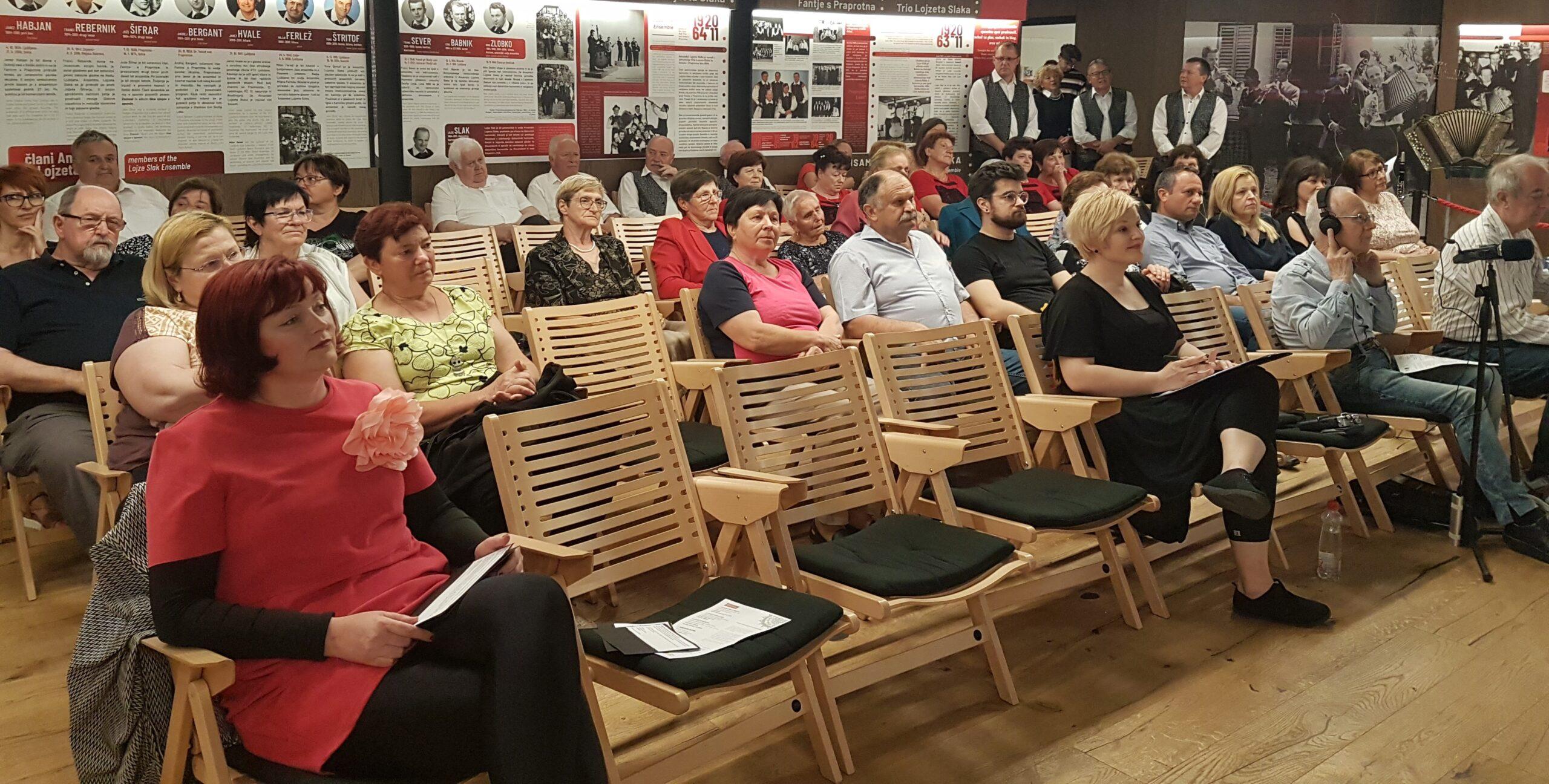 JSKD srečanje ljudskih pevskih zborov dolenjske